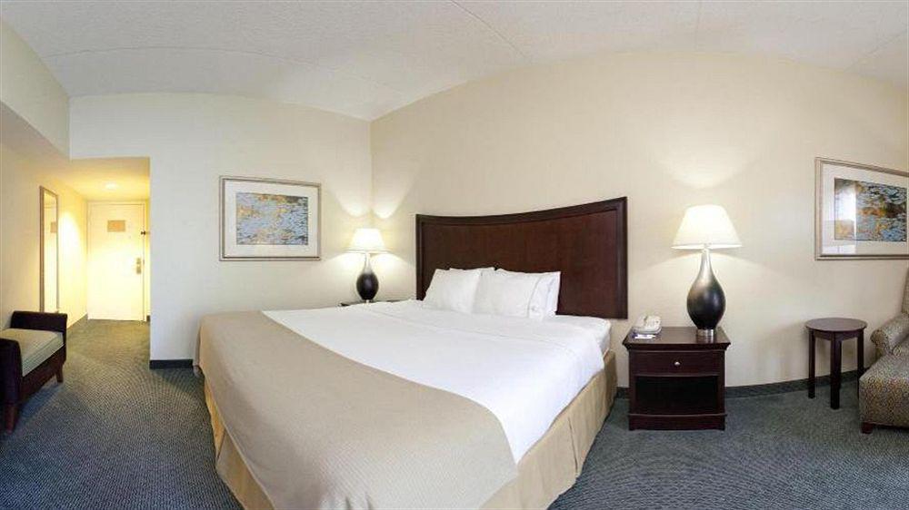 Holiday Inn Express Indianapolis Airport By Ihg Plainfield Esterno foto