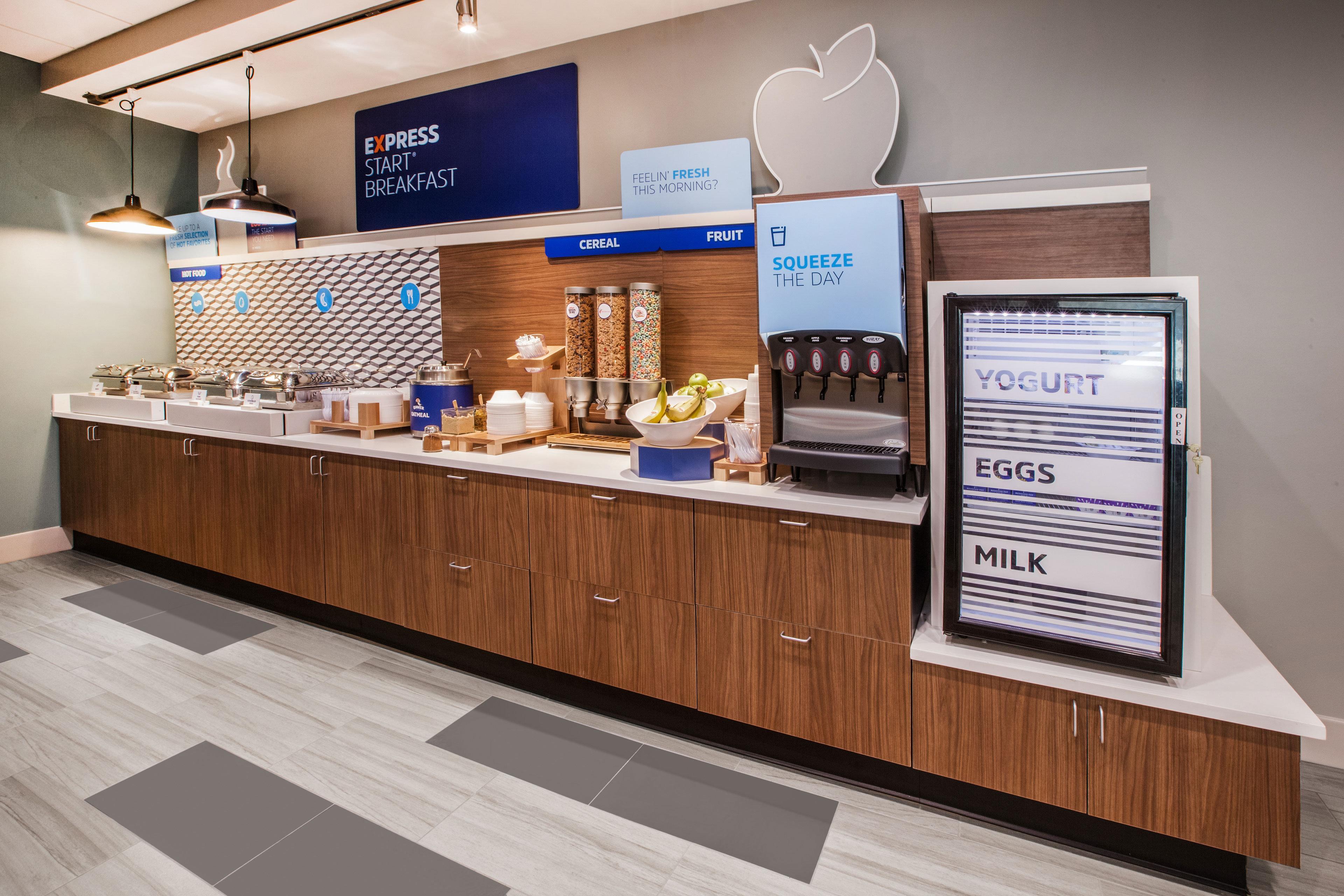 Holiday Inn Express Indianapolis Airport By Ihg Plainfield Esterno foto