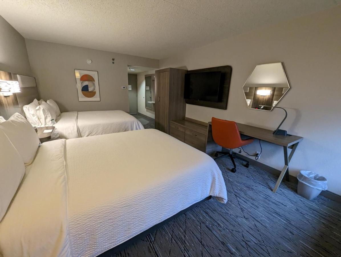 Holiday Inn Express Indianapolis Airport By Ihg Plainfield Esterno foto