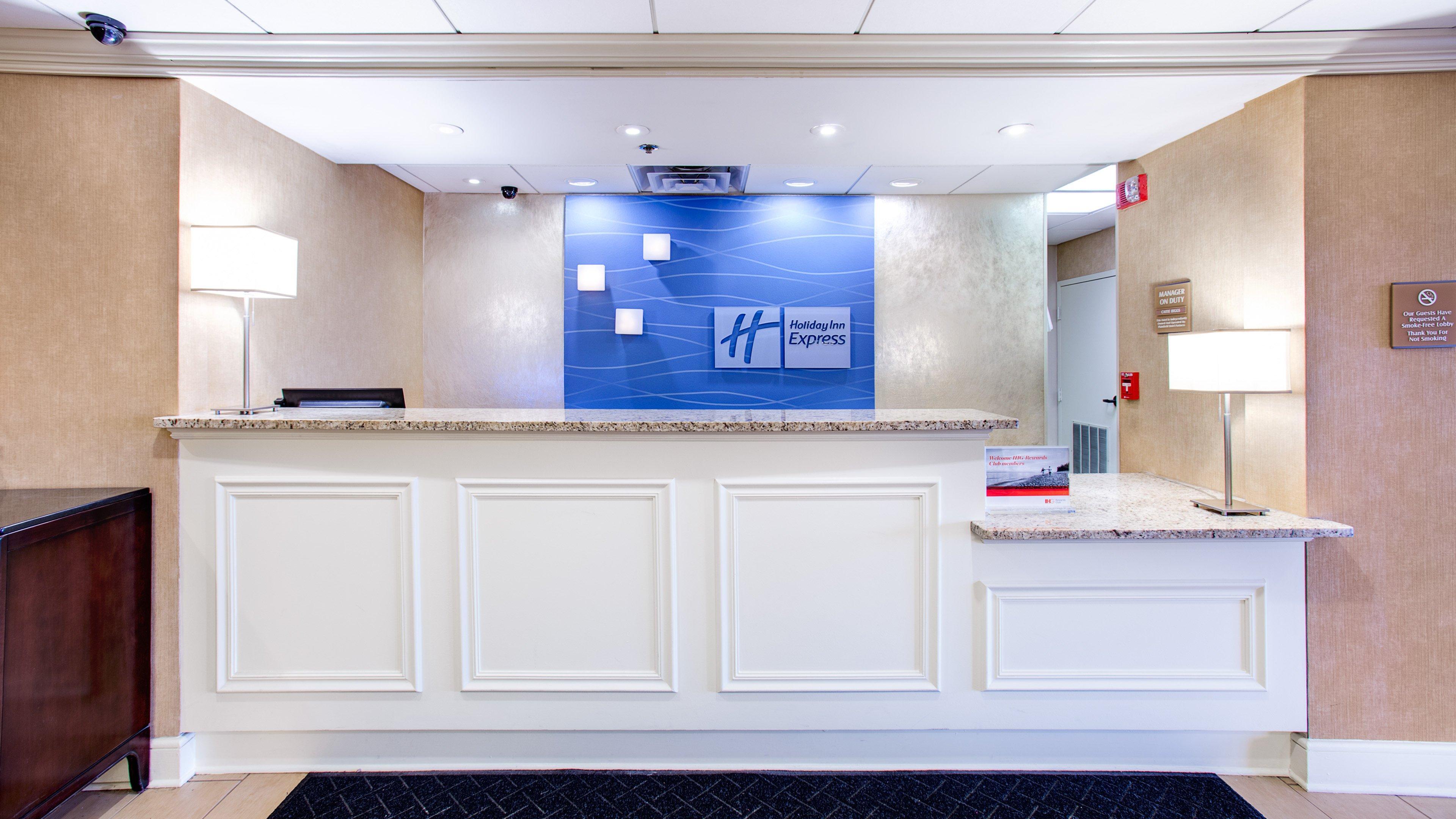 Holiday Inn Express Indianapolis Airport By Ihg Plainfield Esterno foto