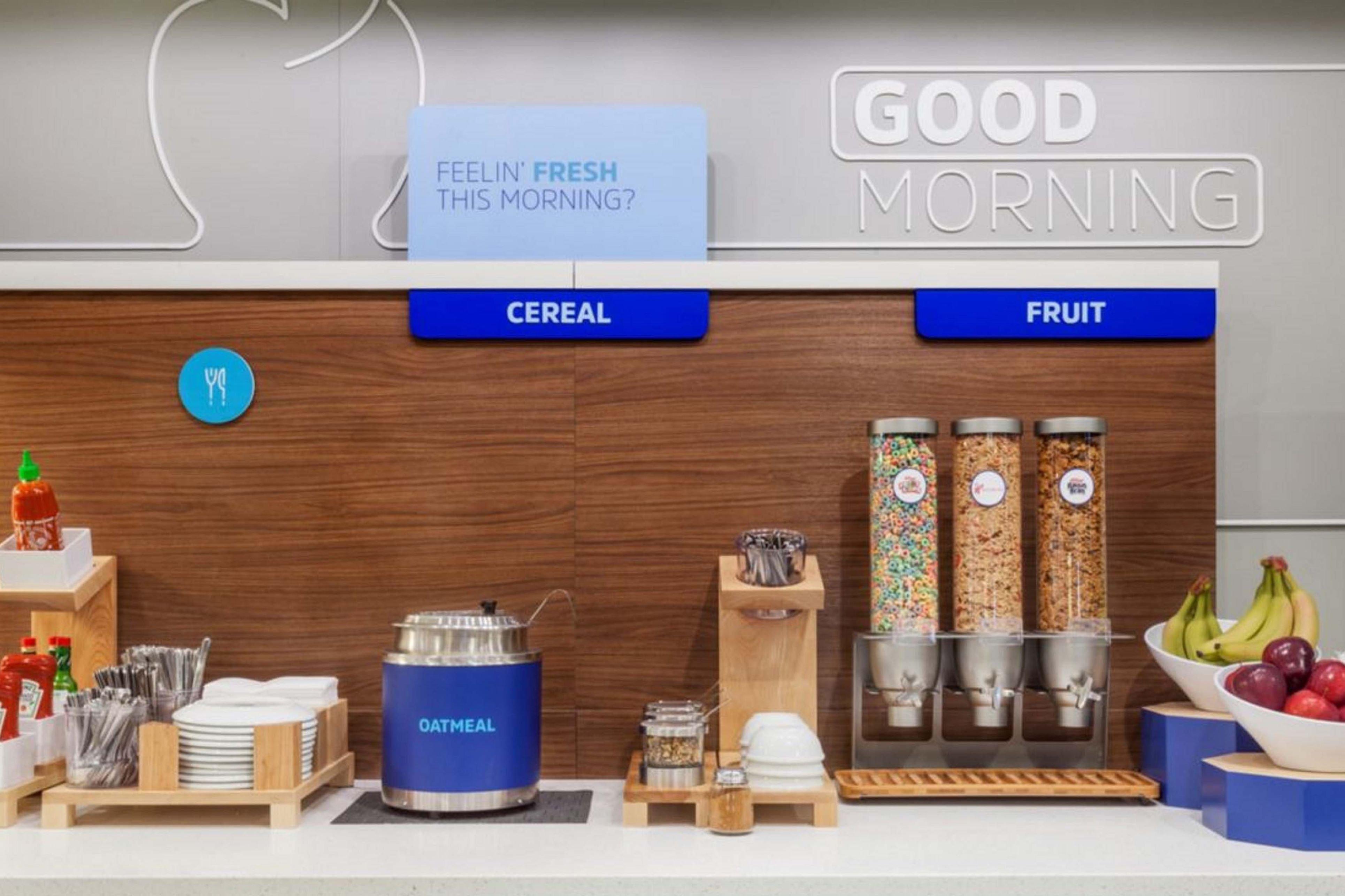 Holiday Inn Express Indianapolis Airport By Ihg Plainfield Esterno foto