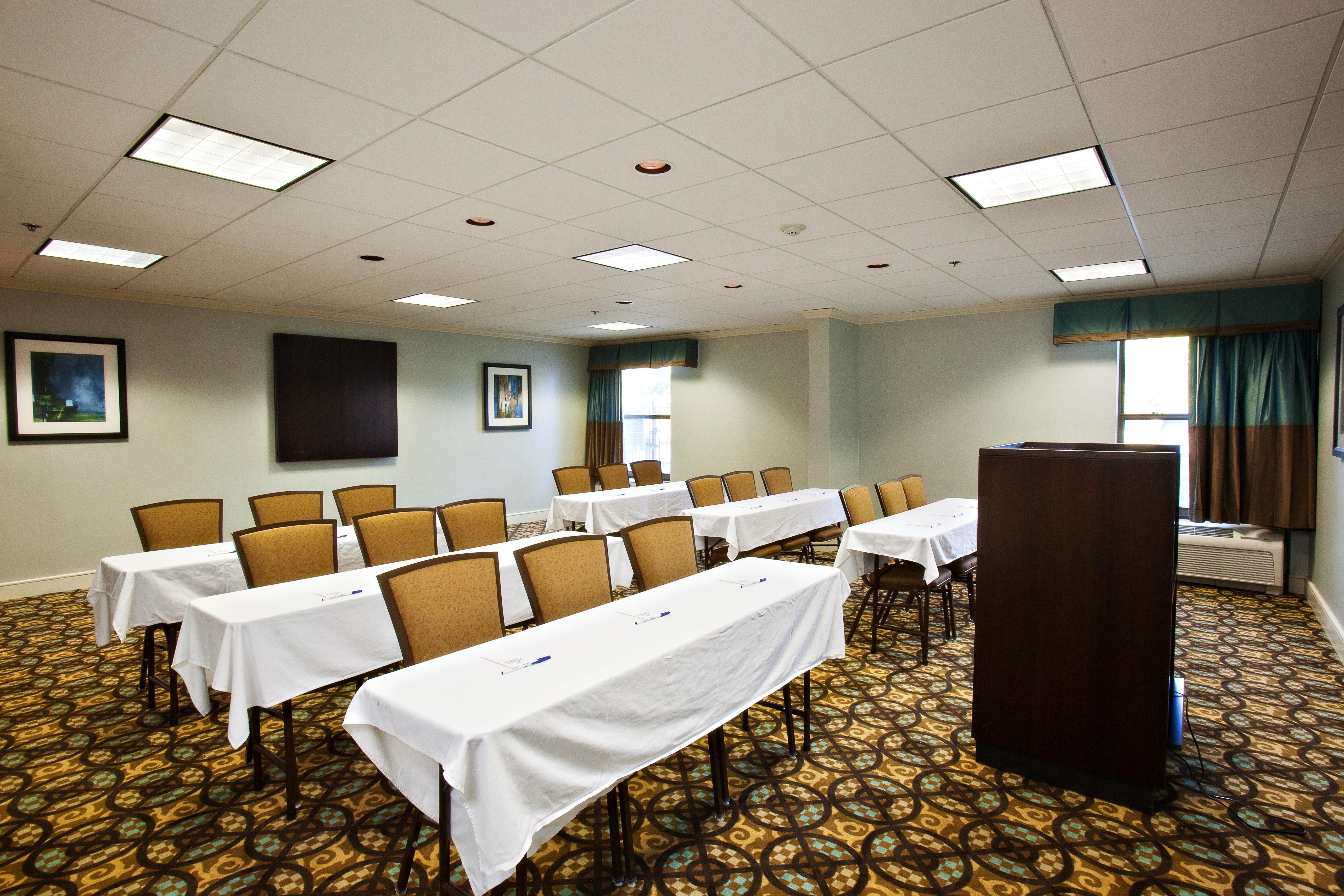 Holiday Inn Express Indianapolis Airport By Ihg Plainfield Esterno foto