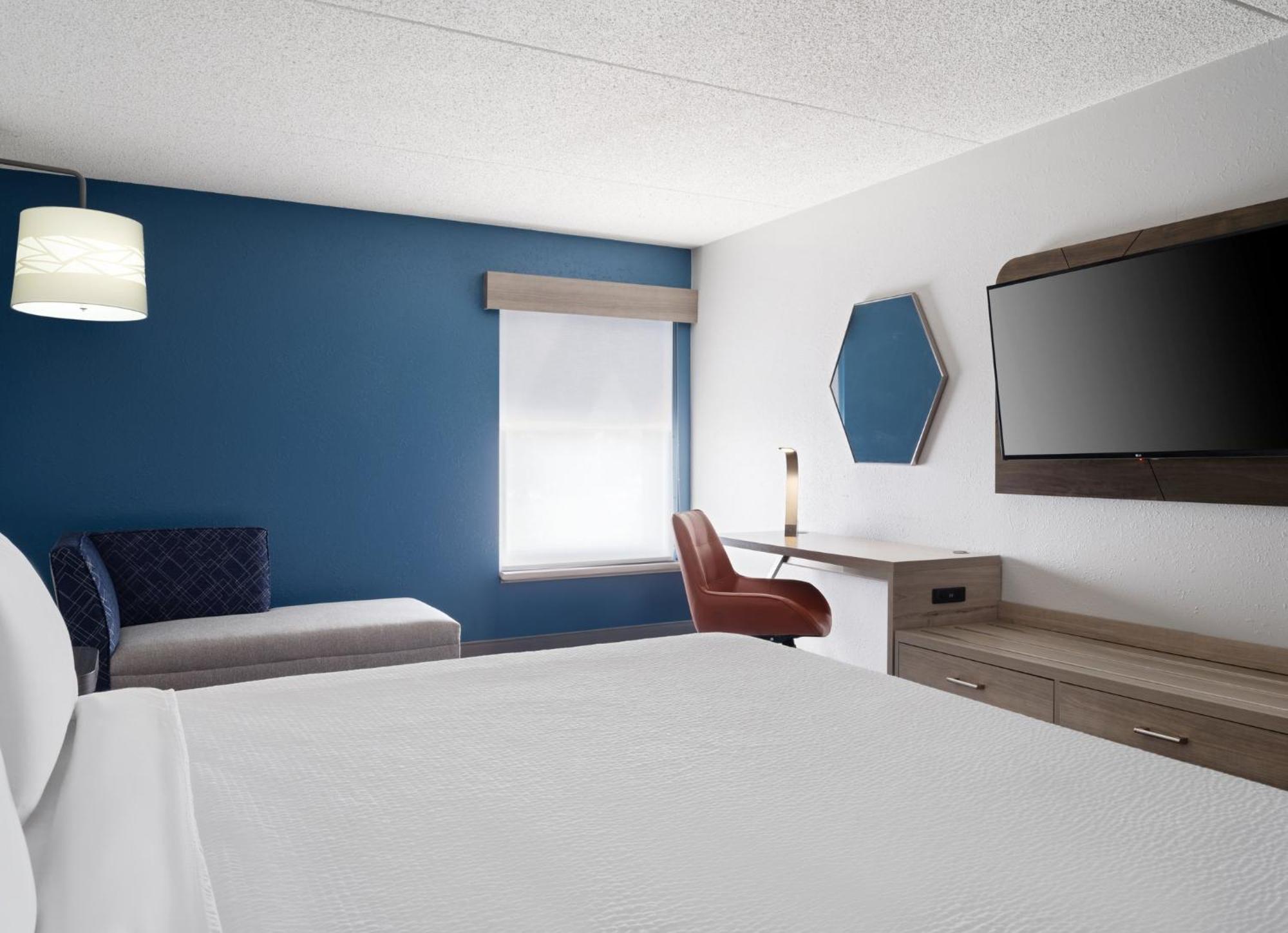 Holiday Inn Express Indianapolis Airport By Ihg Plainfield Esterno foto