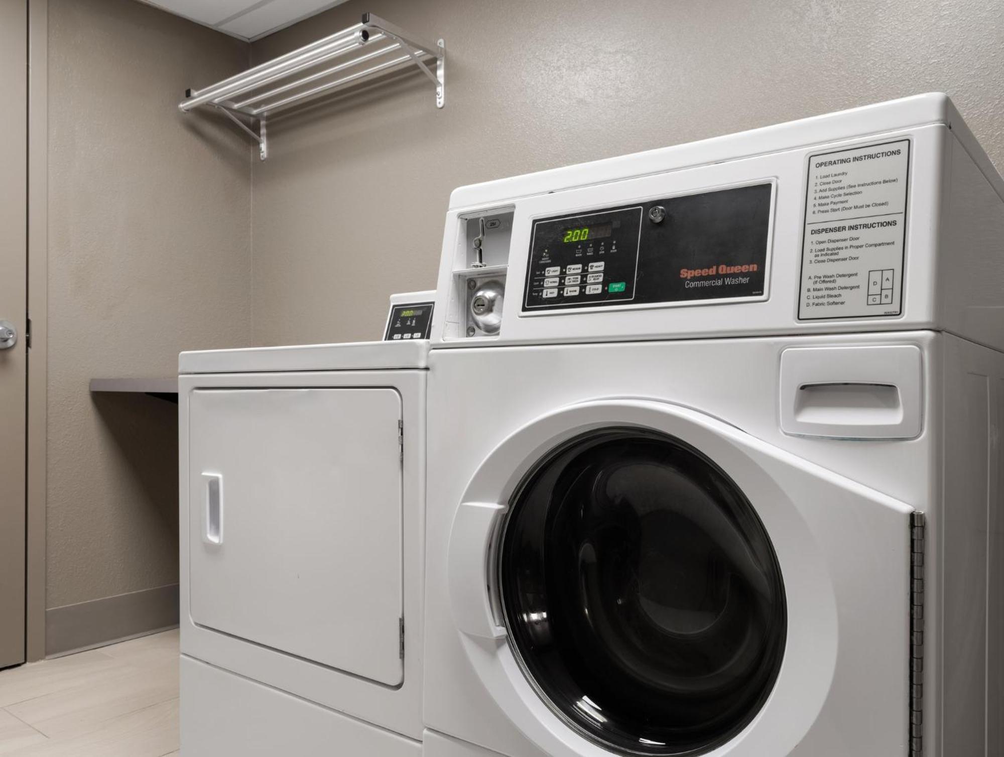 Holiday Inn Express Indianapolis Airport By Ihg Plainfield Esterno foto