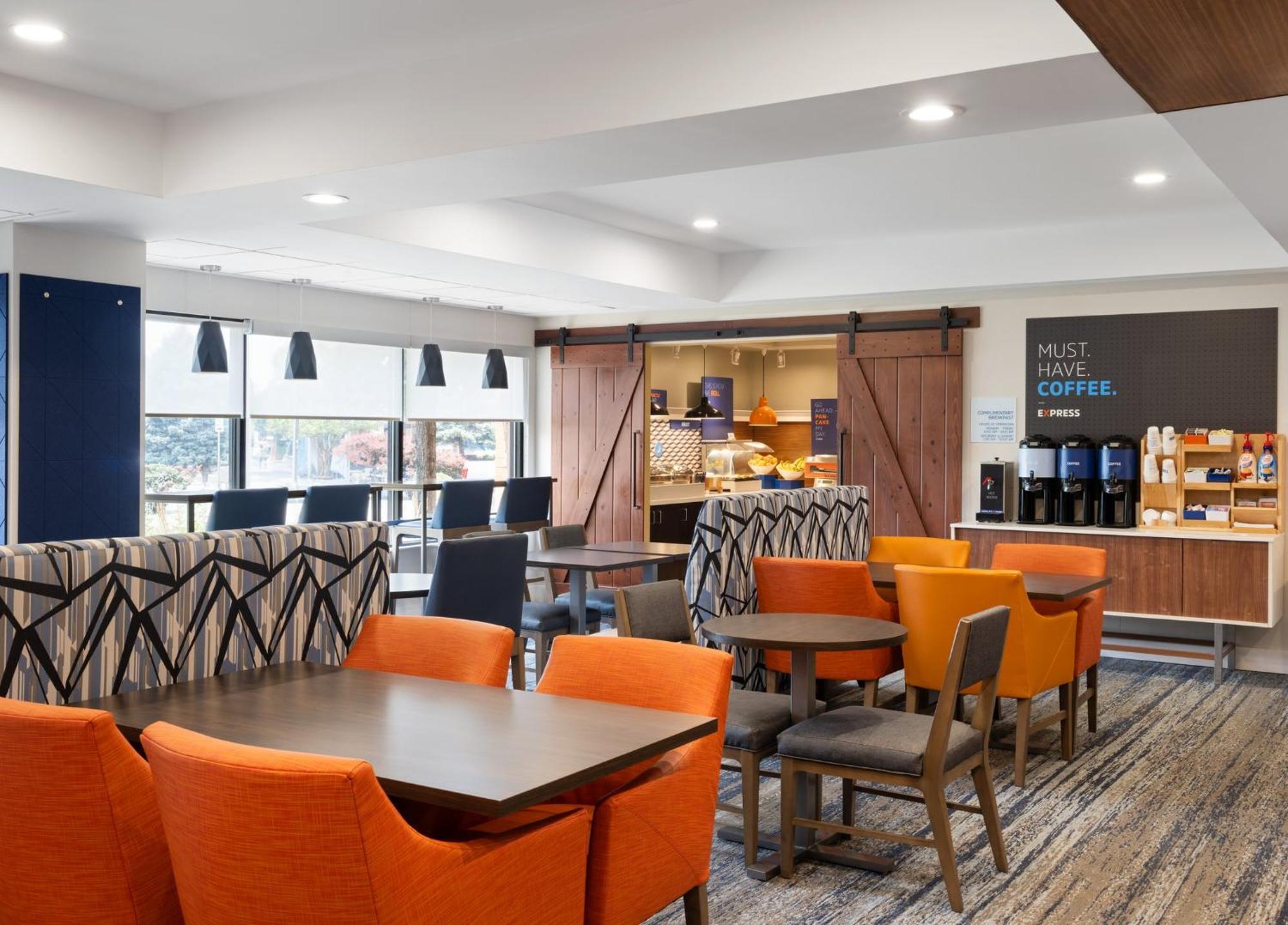 Holiday Inn Express Indianapolis Airport By Ihg Plainfield Esterno foto